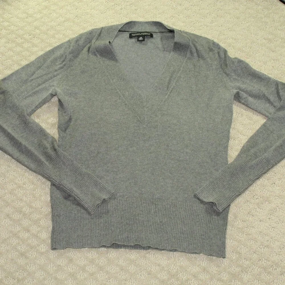 Banana Republic Women’s XS Silk Cotton Cashmere V-Neck Gray Sweater